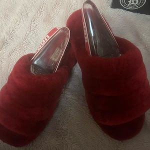 Women UGG burgundy/dark red slippers